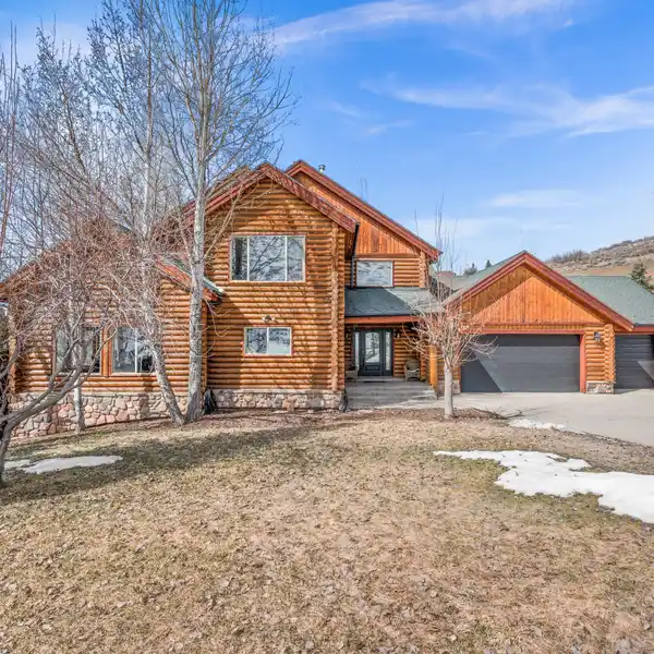 LOG-CABIN-STYLE HOME