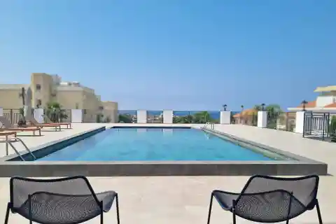 Super Luxurious Sea-Front Apartment