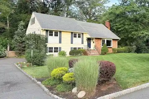 Stunning Home in Sought-After Mountainside