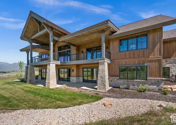 EXQUISITELY CRAFTED SERENE RETREAT