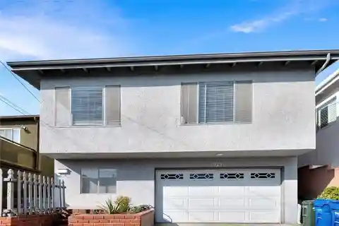 Coastal Living in This Spacious, Light-Filled Home