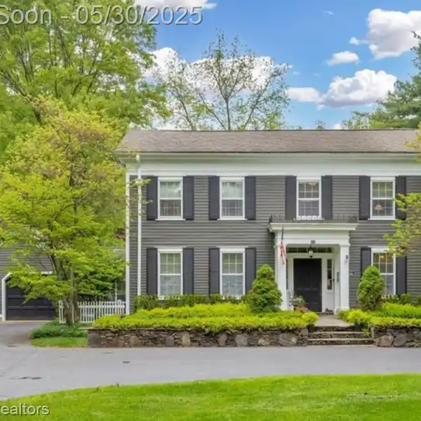 CAPTIVATING CIRCA 1840 HISTORIC HOME
