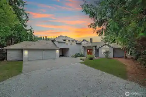 Prime and Private Estate on Lake Shoecraft