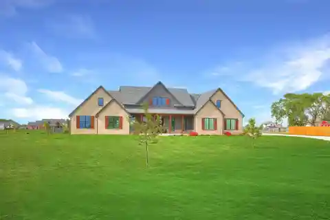 Luxury and Functionality on 2.25 Acres