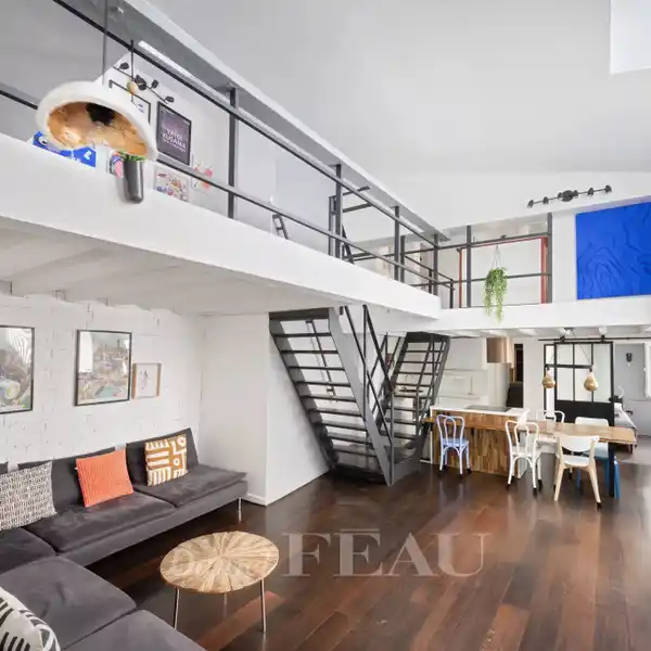 QUIET LOFT-LIKE APARTMENT IN AN ICONIC LOCATION