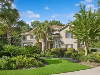 Gourmet Kitchen Home with Butler’s Pantry and Wine Cooler