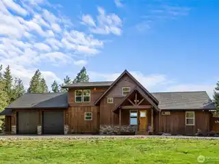 Comfortable Living on a Private Acre
