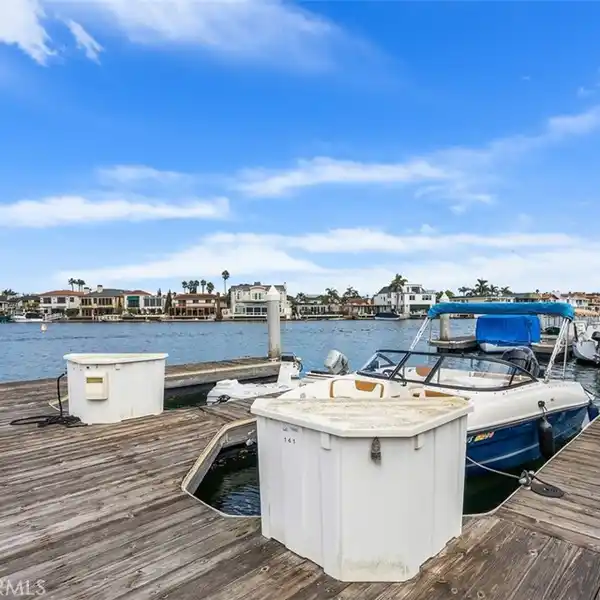 HUNTINGTON HARBOUR GEM