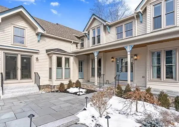 EXQUISITE HOME FULL OF PREMIUM FINISHES