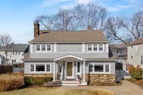 Magnificent Nantucket Colonial in the Heart of Pine Orchard