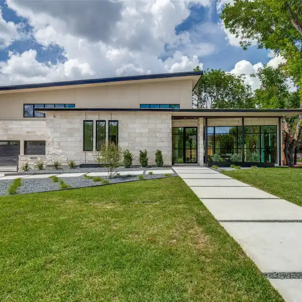 BRAND NEW MODERN LUXURY IN THE HEART OF DALLAS