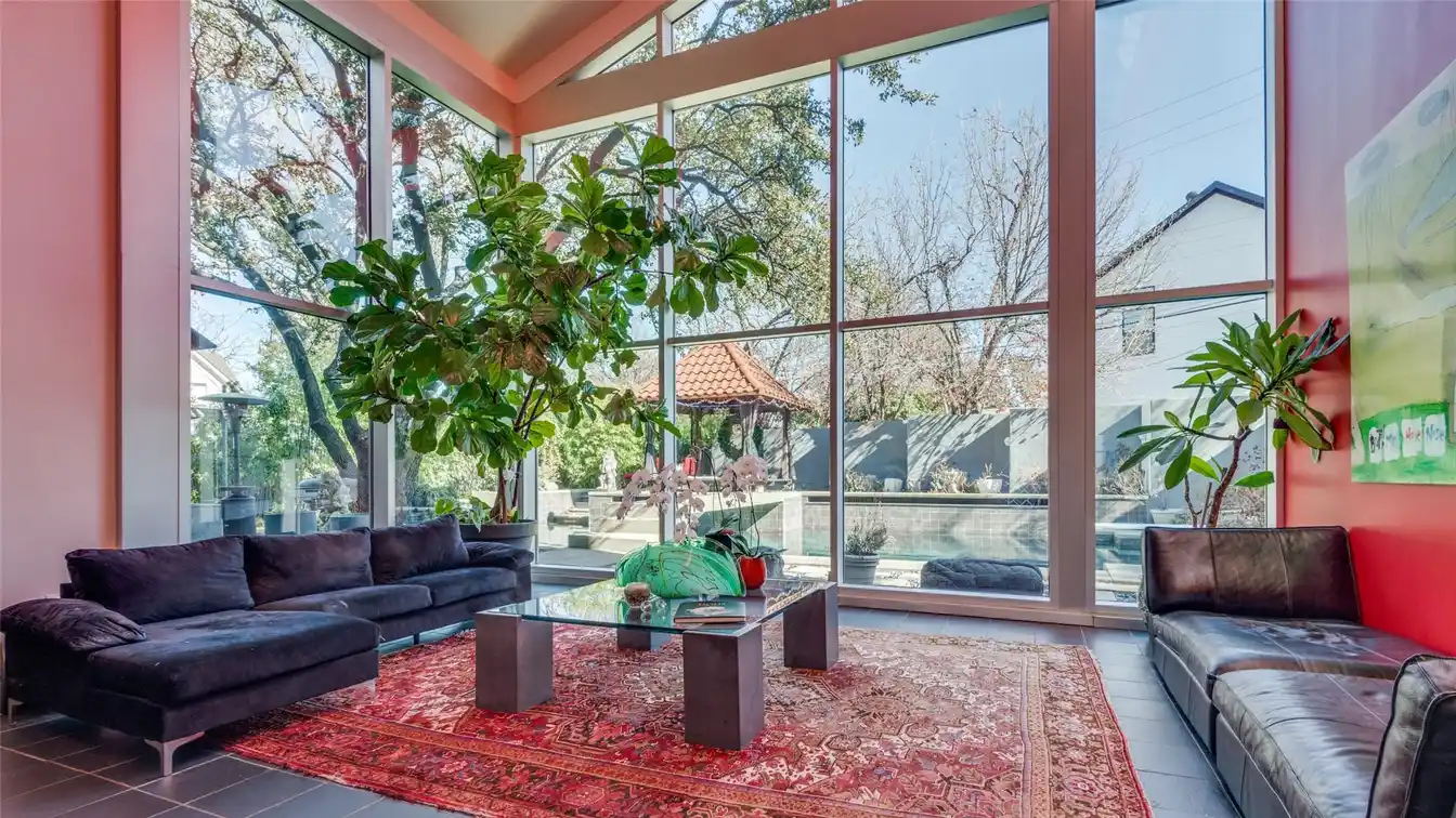 Estate with Openness and Architectural Drama