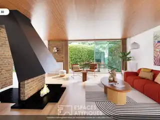 Modernist Style in Ideal Location