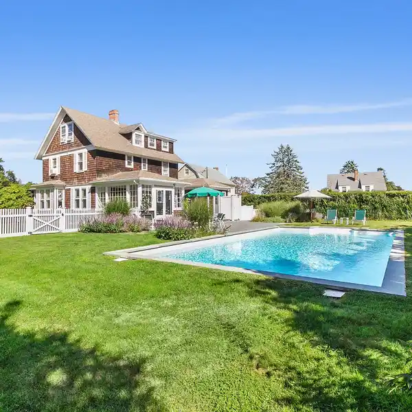 SIX BEDROOM COUNTRY TRADITIONAL HOME FOR RENT
