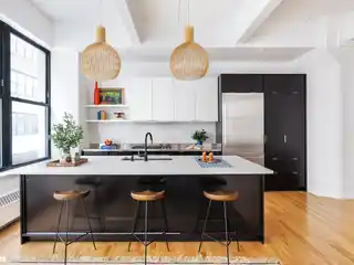 Steps from Brooklyn Bridge Park and Dining