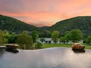 Modern Luxury Residence in Prestigious Lake Austin Enclave