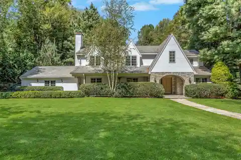 Immaculate, Sun-Filled Residence