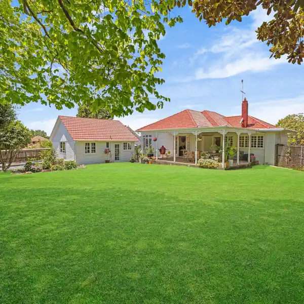 EXCEPTIONAL PROPERTY ON A PRESTIGIOUS STREET