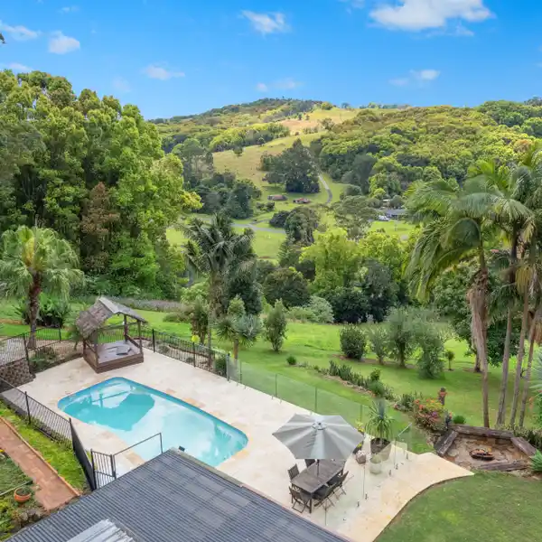 HINTERLAND RETREAT WITH COASTAL CONVENIENCE