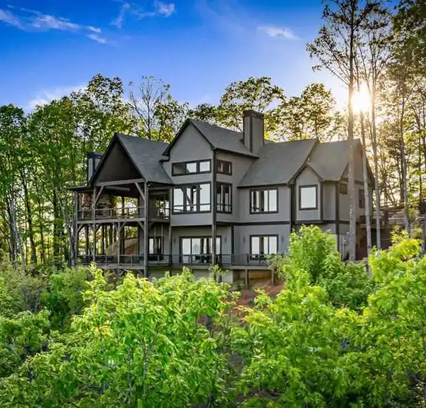 NEWLY BUILT MOUNTAIN ESTATE WITH LONG-RANGE VIEWS