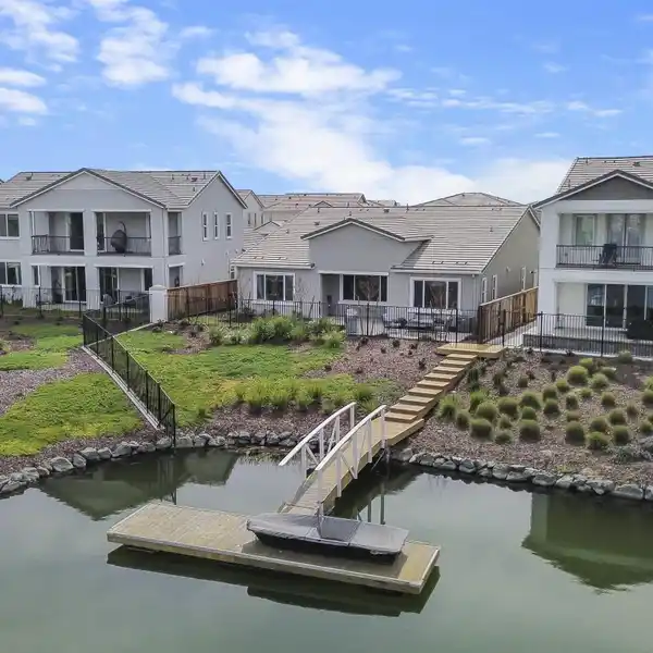 RESORT-STYLE LAKESIDE LIVING IN RIVER ISLANDS
