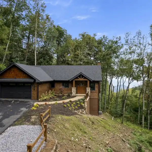 STUNNING MODERN LOG HOME