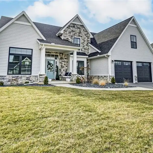 IMMACULATE HOME FULL OF UPGRADES