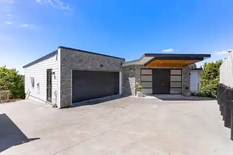 Extraordinary Coastal Estate Offers Lifestyle of Pure Luxury