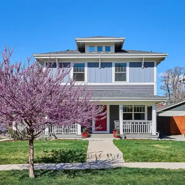BEAUTIFUL MODERN DENVER SQUARE ON A CORNER LOT