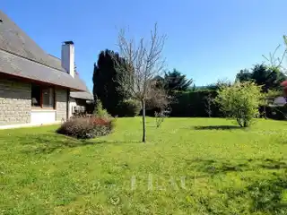Architect-designed Villa in a Garden Setting