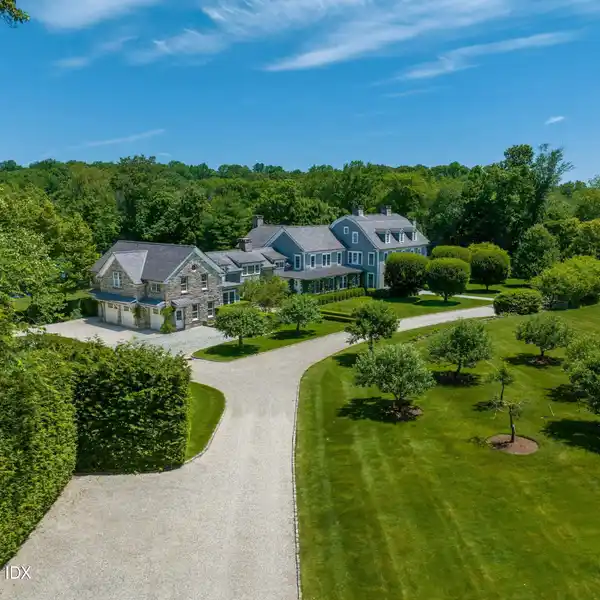 PHENOMENAL BACK COUNTRY LAKEFRONT COMPOUND