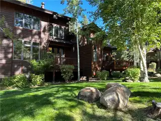 Beautiful Townhome in the Third Creek Complex