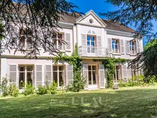 Architect-Designed Home in Spacious Leafy Grounds