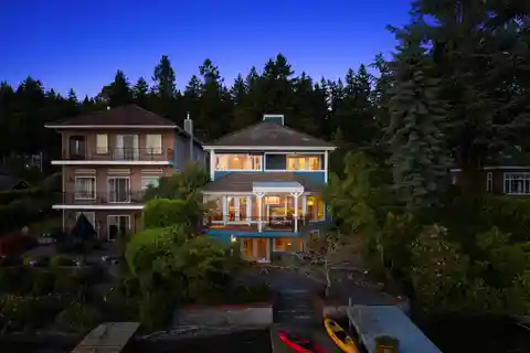Lake Washington Waterfront Residence in an Arboretum-Like Setting