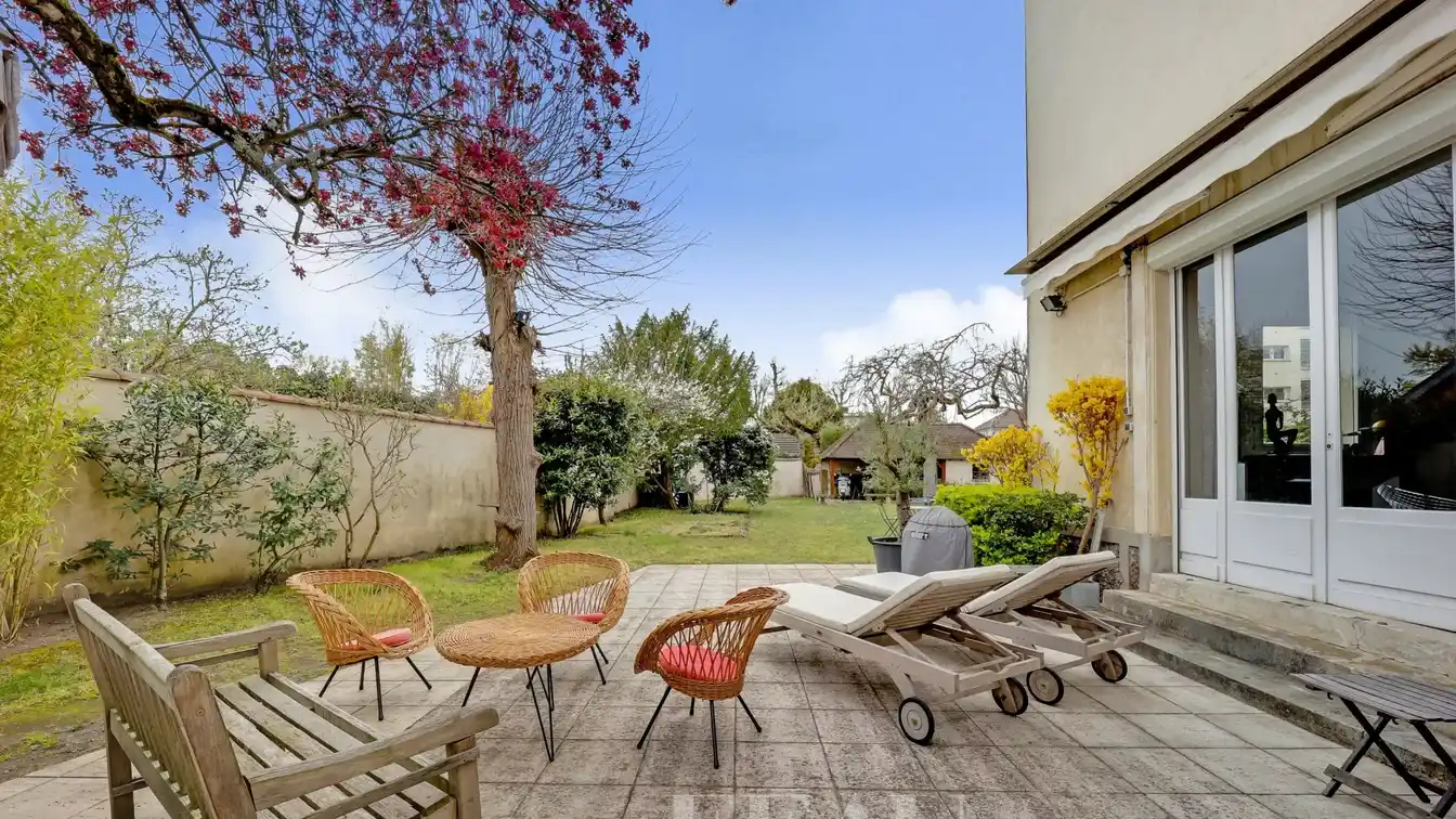 Spacious Home on Beautiful Grounds in Ideal Quiet Location