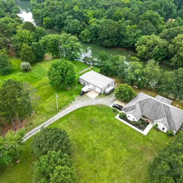 ONE-LEVEL CUSTOM HOME IN A PEACEFUL SETTING