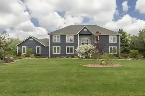 Spacious Retreat Steps from Mill Pond