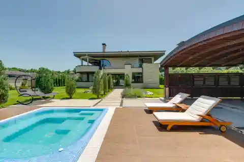 First-Class Property in a Preferred Gated Complex in Bankya