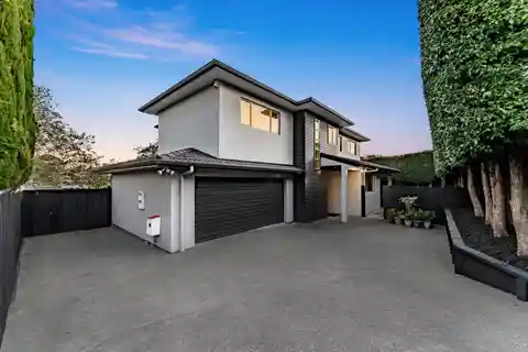 Sunlit Sanctuary Overlooking Crossfield Reserve