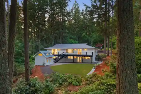 Peaceful Retreat in the Heart of Artondale