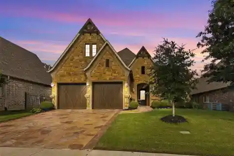 Beautiful Custom Home in the Gated Villas of Colleyville