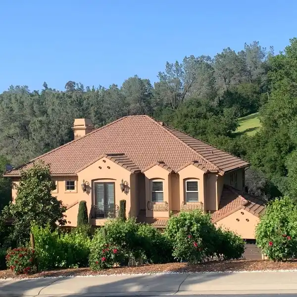 LUXURY LIVING IN PRESTIGIOUS BELLA LAGO