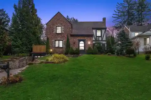 Exceptional Tudor in Strathmore