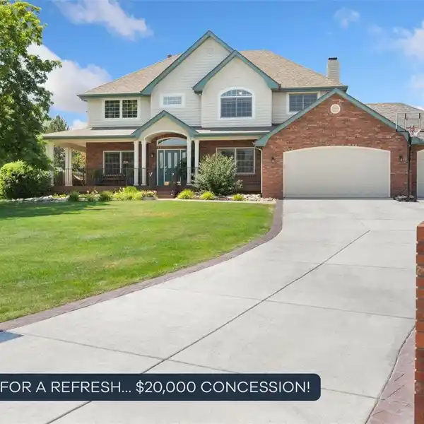 COUNTRY CHARMER AT THE END OF A CUL-DE-SAC