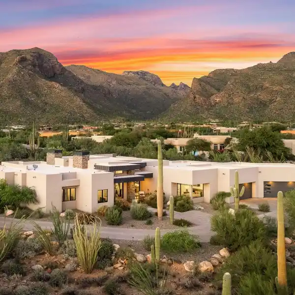 STRIKING MODERN RESIDENCE IN PRESTIGIOUS SUNSET GARDENS