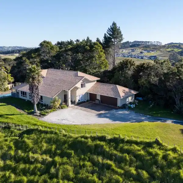 EXCLUSIVE HILLTOP HAVEN WITH SWEEPING SEA VIEWS