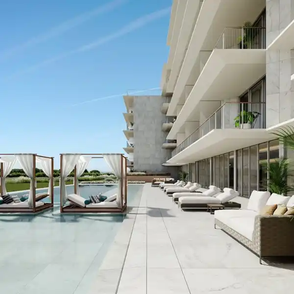 BEACHFRONT APARTMENT WITH TERRACE AND SPA ACCESS