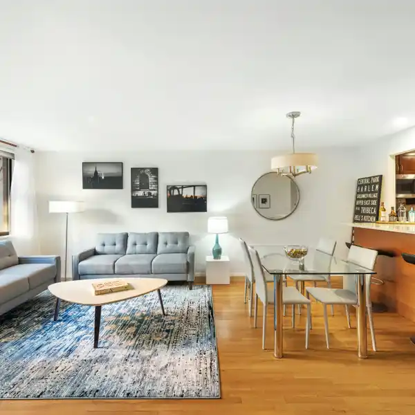 SPACIOUS CONDO IN A BOUTIQUE BUILDING