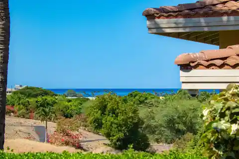 Light-Filled Home in Hokulani Golf Villas