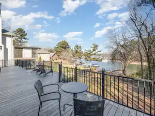 Waterfront in Chapel Point